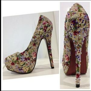 Women's Embellished Floral Pump